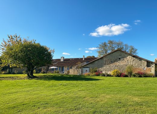 Πολυτελή κατοικία σε Aubeterre-sur-Dronne, Charente