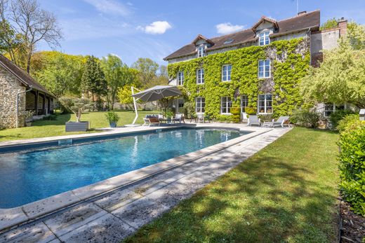 Luxury home in Bullion, Yvelines