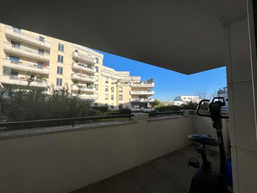 Apartment / Etagenwohnung in Châtillon, Hauts-de-Seine