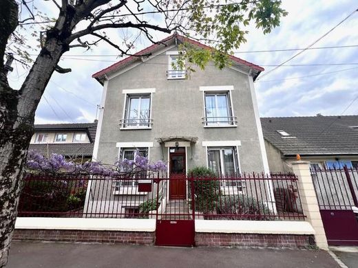 Le Bourget, Seine-Saint-Denisの高級住宅