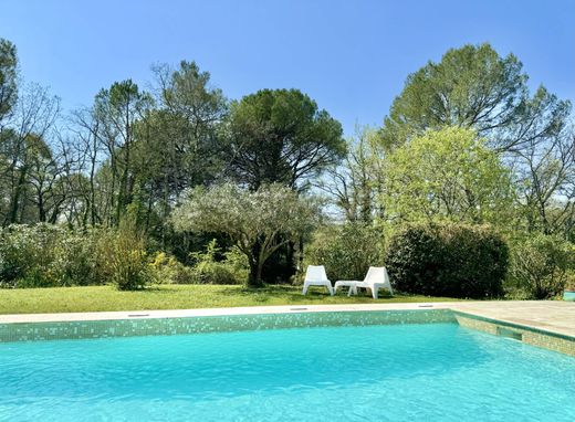 Lüks ev Fayence, Var