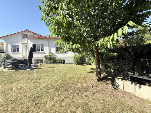 Luxury home in Rueil-Malmaison, Hauts-de-Seine