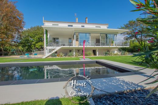 Casa di lusso a Saujon, Charente-Maritime