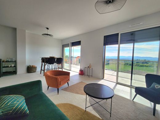 Apartment in Saint-Didier-au-Mont-d'Or, Rhône