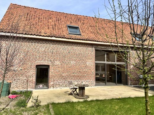 Luxe woning in Bouvines, North