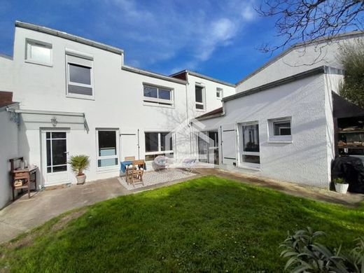 Luxury home in Gradignan, Gironde
