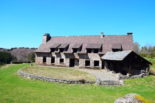 Luxus-Haus in Coucouron, Ardèche