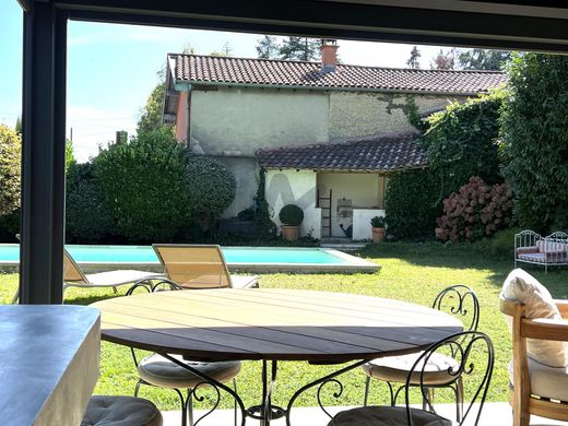 Luxe woning in Limonest, Rhône