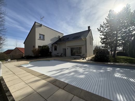 Villa in Bellerive-sur-Allier, Allier