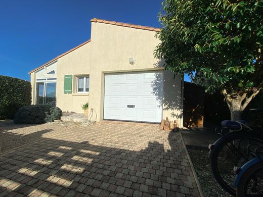 Luxury home in Saint-Palais-sur-Mer, Charente-Maritime