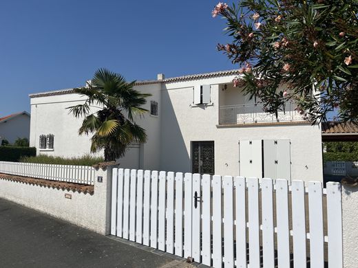 Luxury home in Saint-Georges-de-Didonne, Charente-Maritime