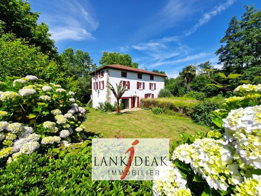 Casa di lusso a Saint-Pée-sur-Nivelle, Pirenei atlantici