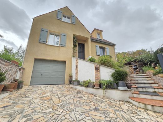 Luxury home in Louvres, Val d'Oise