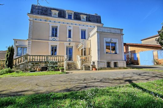 Luxus-Haus in Montendre, Charente-Maritime