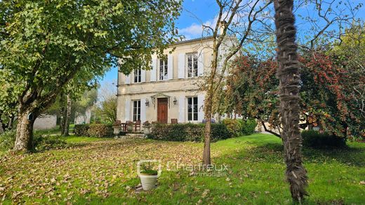 Casa di lusso a Chaillevette, Charente-Maritime