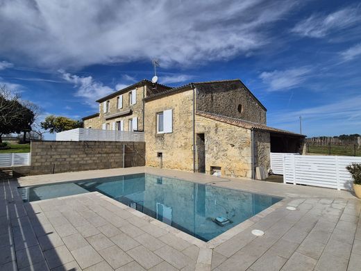 Luxury home in Sauveterre-de-Guyenne, Gironde
