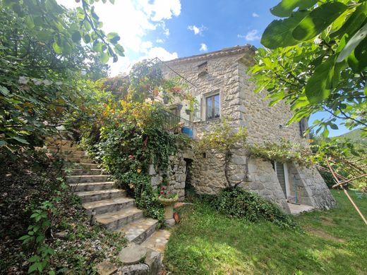 Demeure ou Maison de Campagne à Rémuzat, Drôme