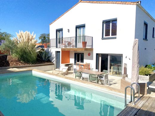 ‏בתי יוקרה ב  Royan, השראנט הימי