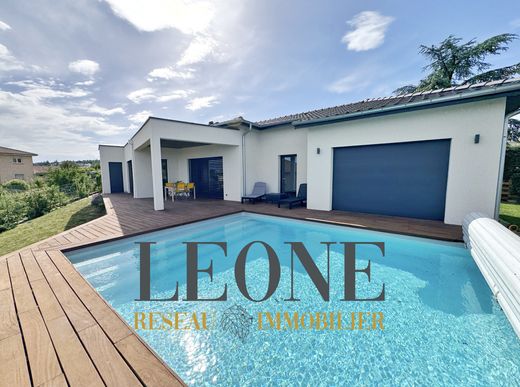 Luxury home in Saint-Joseph, Loire