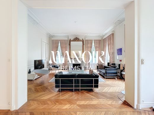 Apartment / Etagenwohnung in Reims, Marne