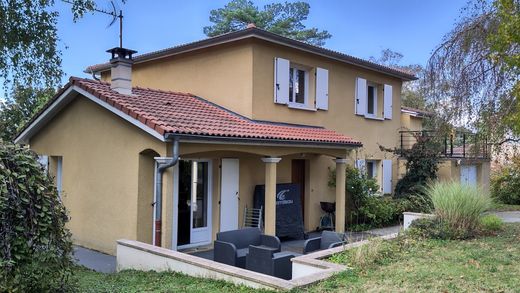 Luxury home in Les Chères, Rhône