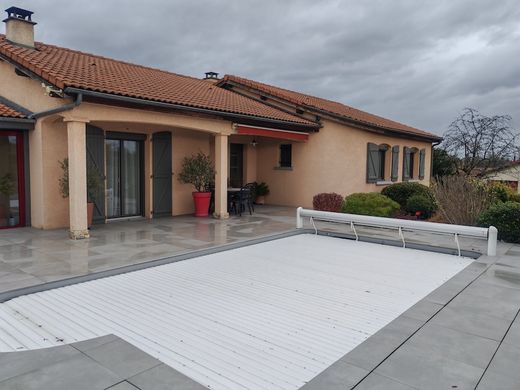 Luxus-Haus in Pont-du-Château, Puy-de-Dôme