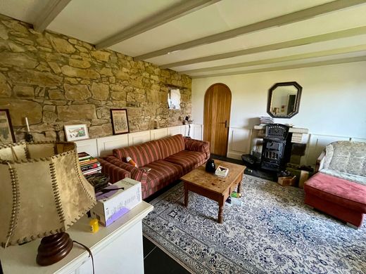 Luxury home in Pluzunet, Côtes-d'Armor