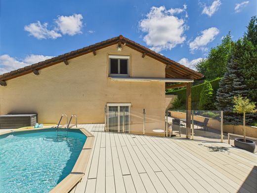 Luxury home in Villars, Loire