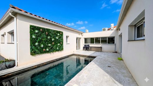Luxury home in Vilallonga dels Monts, Pyrénées-Orientales