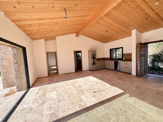 빌라 / Sainte-Lucie de Porto-Vecchio, South Corsica