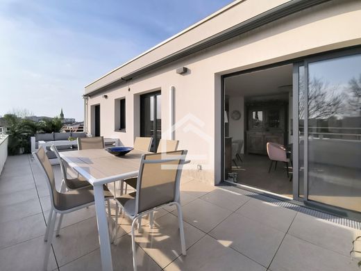Apartment / Etagenwohnung in Mérignac, Gironde