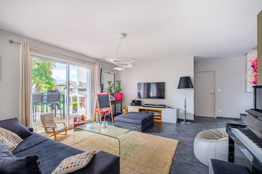 Πολυτελή κατοικία σε Limonest, Rhône