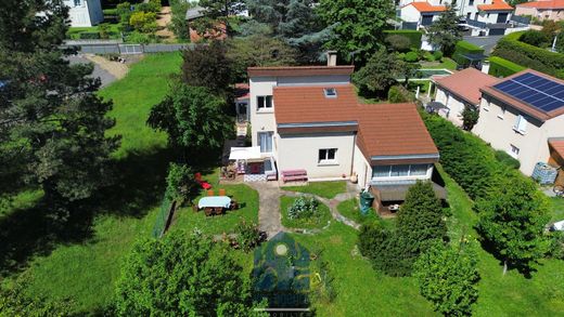 Luxe woning in Pérignat-lès-Sarliève, Puy-de-Dôme