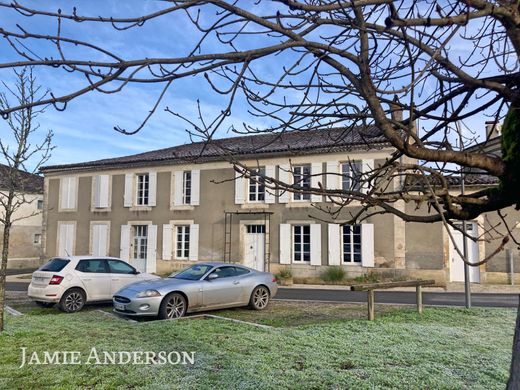 Luxury home in Noaillan, Gironde
