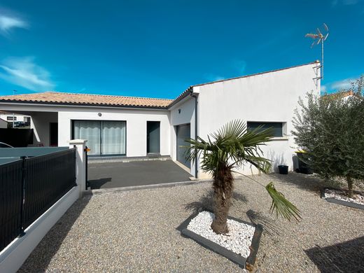 Vaux-sur-Mer, Charente-Maritimeの高級住宅