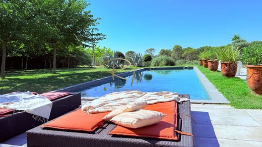 Allègre-les-Fumades, Gardのヴィラ