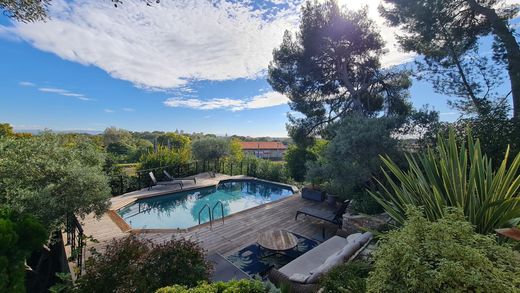 Luxury home in Villeneuve-lès-Avignon, Gard