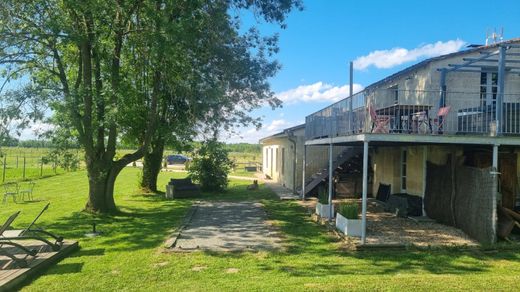 منزل ﻓﻲ Asques, Gironde