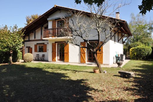 Casa di lusso a Cestas, Gironda