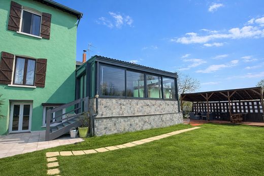 Luxury home in Saint-Yorre, Allier