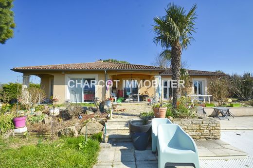 Luxe woning in Cailloux-sur-Fontaines, Rhône