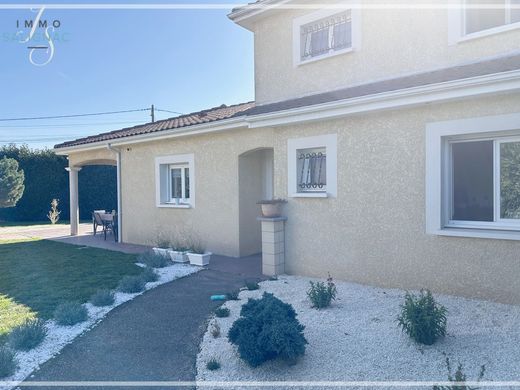 منزل ﻓﻲ Viriat, Ain