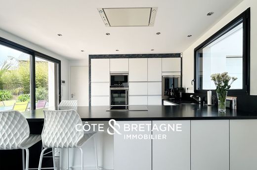 Luxury home in Tréveneuc, Côtes-d'Armor