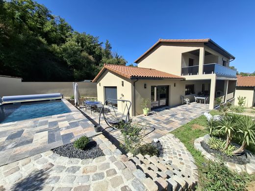 Villa a Saint-Pierre-de-Bœuf, Loire