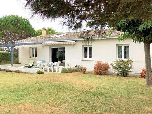 Luxury home in Carcans, Gironde