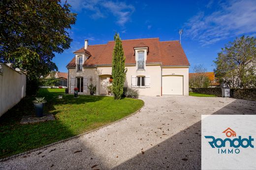 Maison de luxe à Gemeaux, Côte-d'Or