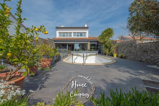 Luxury home in Vaux-sur-Mer, Charente-Maritime