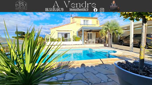 Casa di lusso a Vias, Hérault