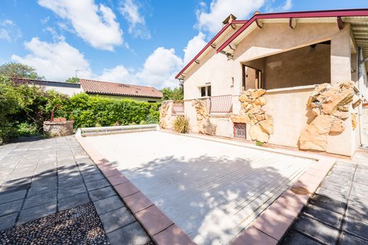 Luxury home in Villeneuve-Tolosane, Upper Garonne