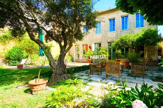 Lüks ev Manduel, Gard